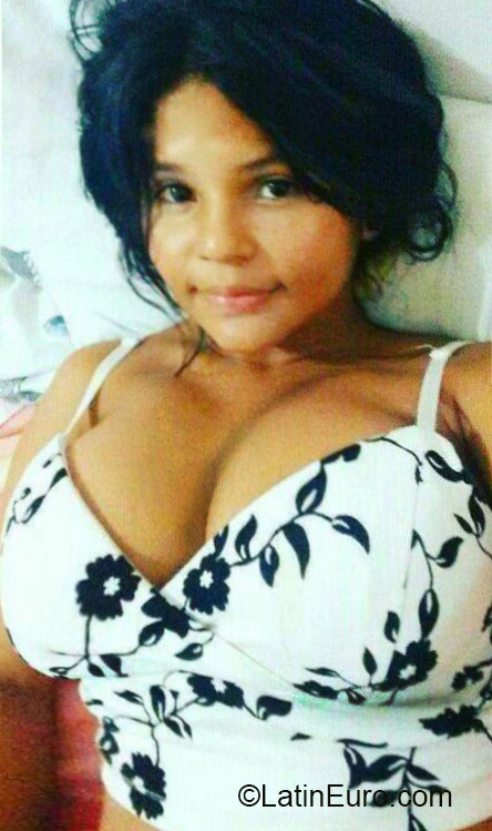 Date this young Colombia girl BRENDA from Cartagena CO18327