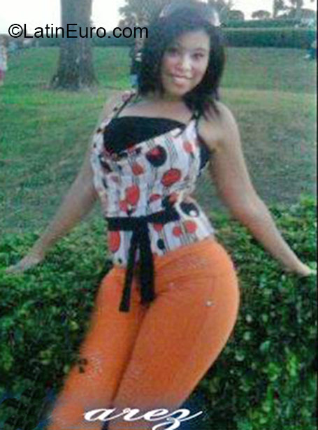 Date this lovely Dominican Republic girl Elizabeth from Santiago DO24348