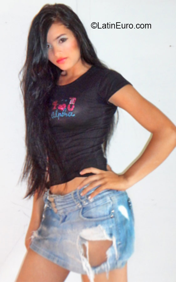 Date this sultry Colombia girl Brigitte from Pereira CO18490