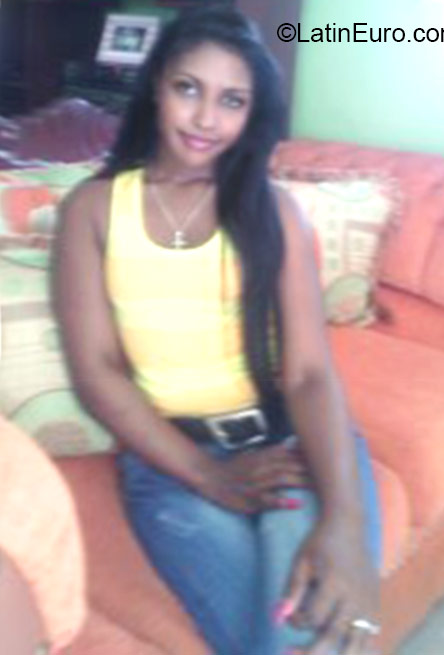 Date this beautiful Dominican Republic girl Stephany from Santo Domingo DO24473