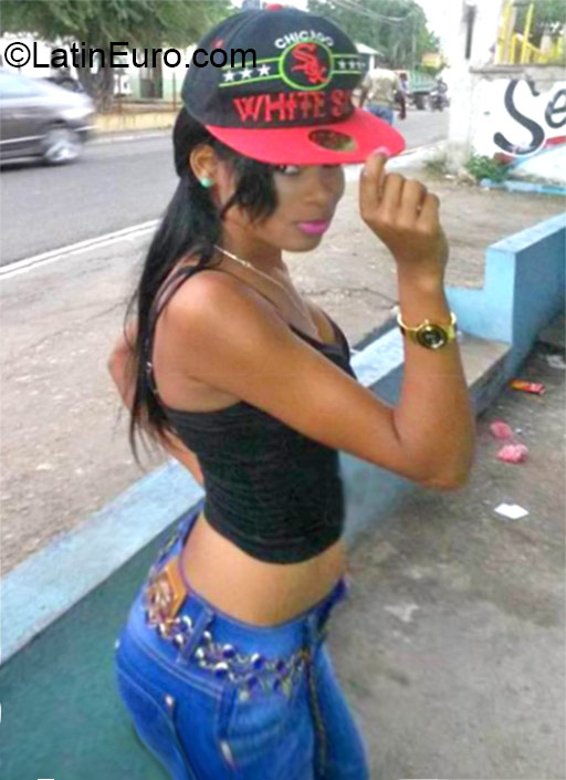 Date this georgeous Dominican Republic girl Maria isabel from Santo Domingo DO24480