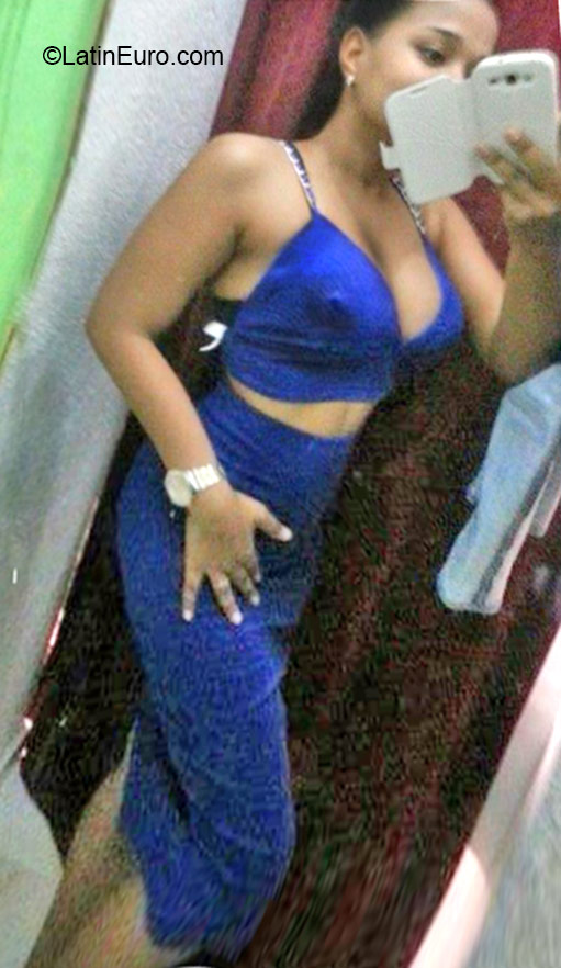 Date this tall Dominican Republic girl Sarah from Santo Domingo DO24483