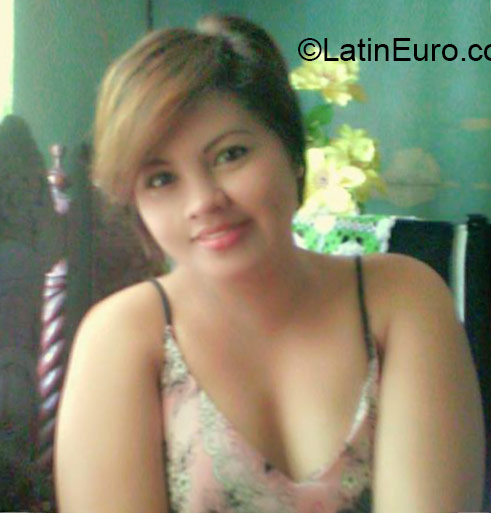Date this happy Philippines girl Caran from Manila PH860