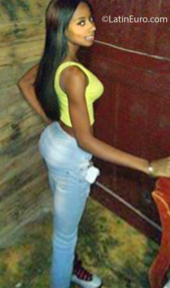 Date this fun Dominican Republic girl Charleni from San Pedro de Macoris DO24547