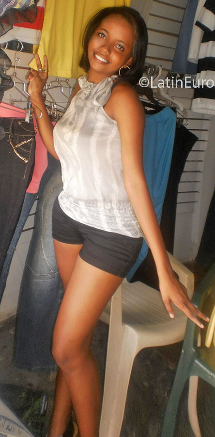 Date this cute Dominican Republic girl Estefany from Santo Domingo DO24667