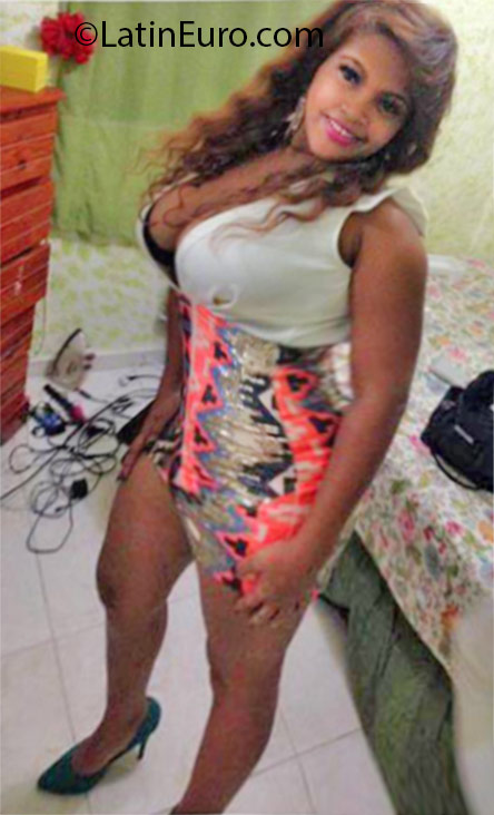 Date this foxy Dominican Republic girl Doris from Santo Domingo DO24675