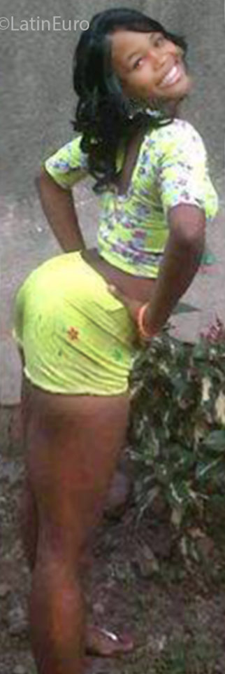 Date this athletic Jamaica girl Shawna from Kingston JM2255