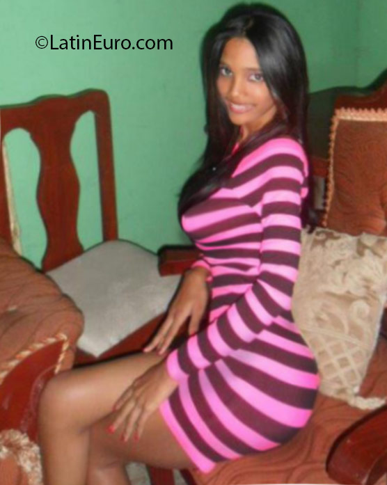 Date this fun Dominican Republic girl Albenia from Santo Domingo DO24917