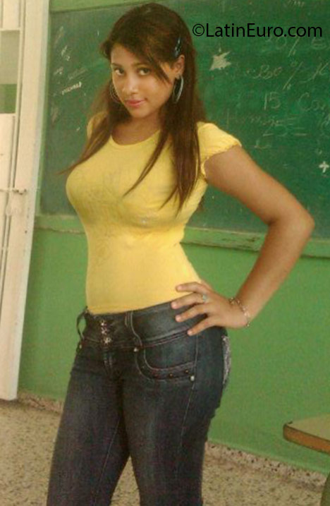 Date this sensual Dominican Republic girl Corima from Higuey DO25085