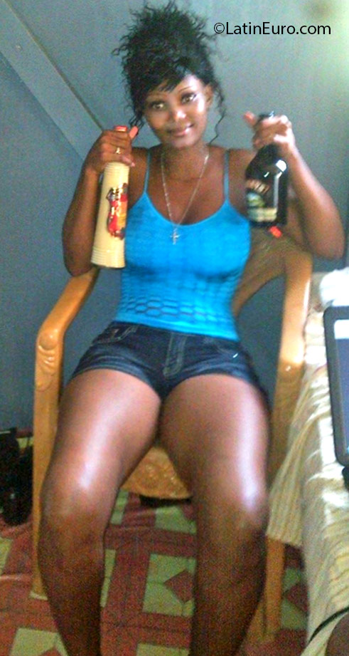 Date this sensual Jamaica girl Yan from Kingston JM2277