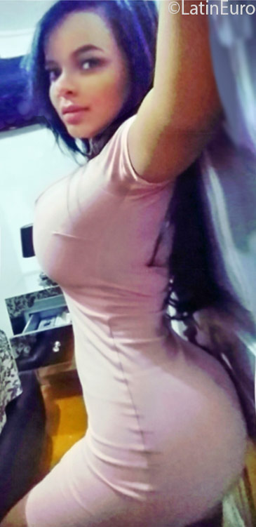 Date this nice looking Dominican Republic girl Ashly from Maria Trinidad DO25322