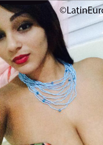 Date this attractive Dominican Republic girl Indira from Santo Domingo DO25350