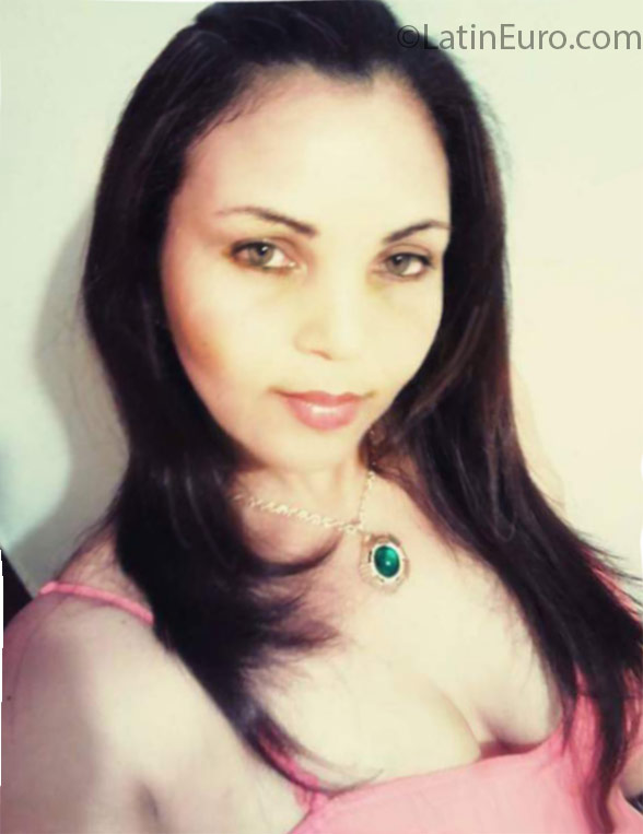 Date this beautiful Dominican Republic girl Alba from Santiago DO25364