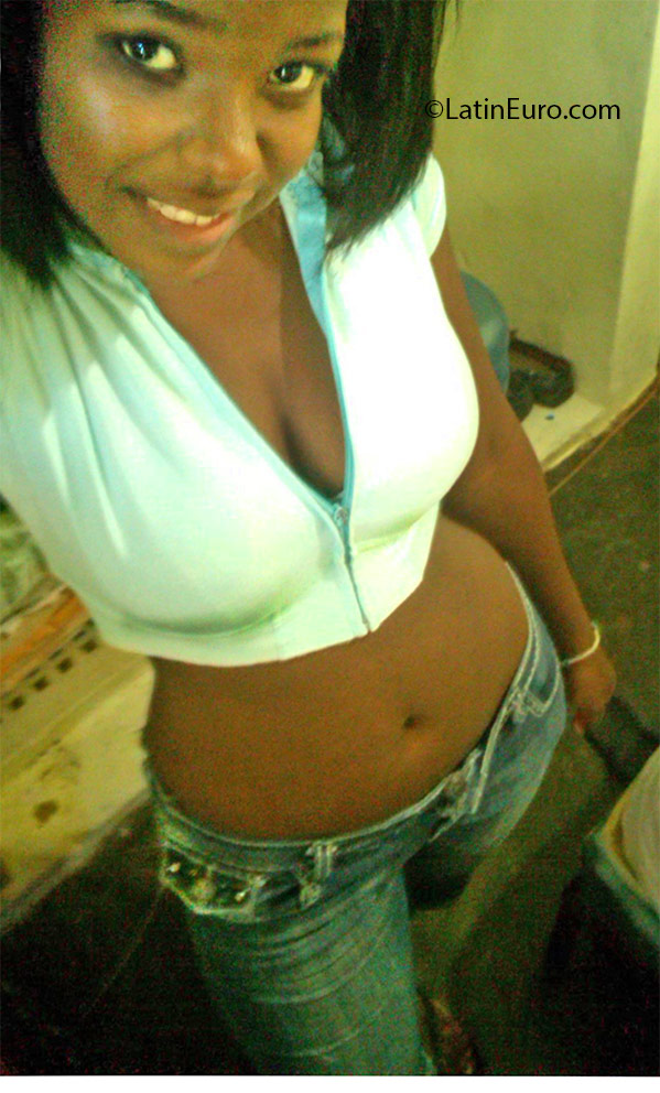 Date this good-looking Dominican Republic girl Smarlin from Santo Domingo DO25398