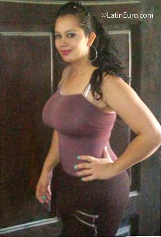 Date this attractive Honduras girl Selenia from San Pedro Sula HN2110