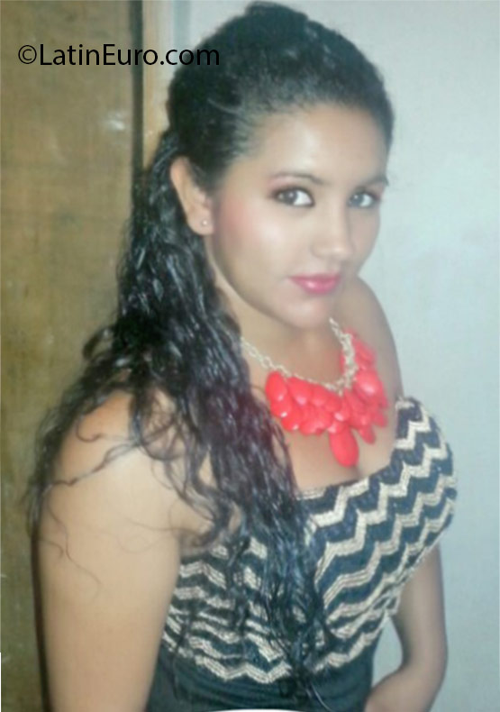 Date this good-looking Honduras girl Lilian from Tegucigalpa HN2123