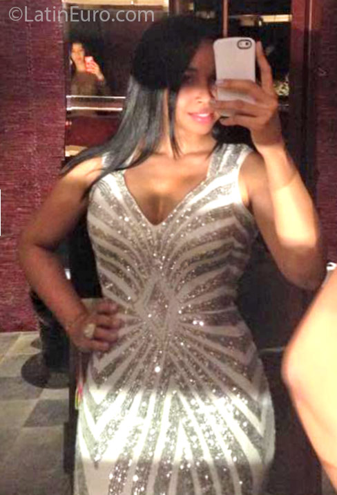 Date this passionate Dominican Republic girl Caterine from Santo Domingo DO25565