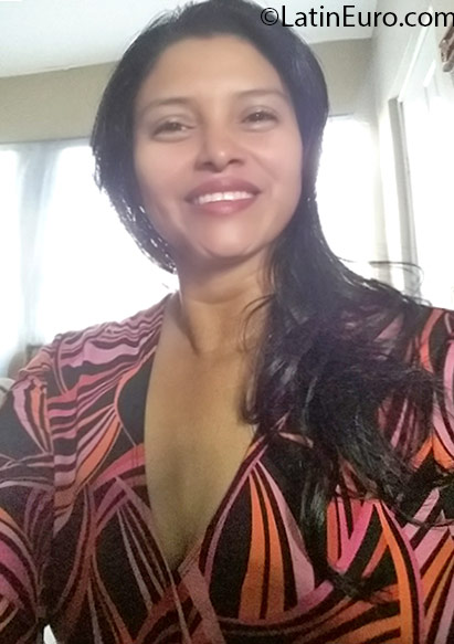 Date this nice looking Honduras girl Alba from tegucigalpa HN2153