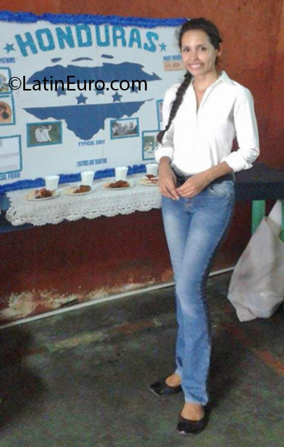 Date this charming Honduras girl Martinez from Tegucigalpa HN2165
