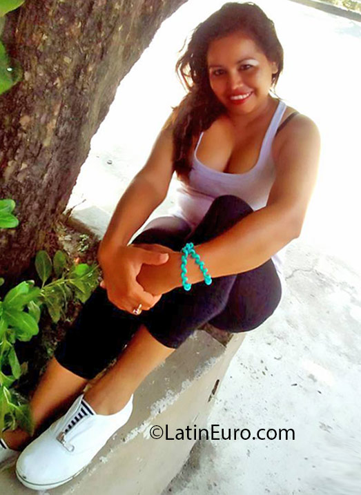 Date this cute Honduras girl Dairla from San Pedro Sula HN2173