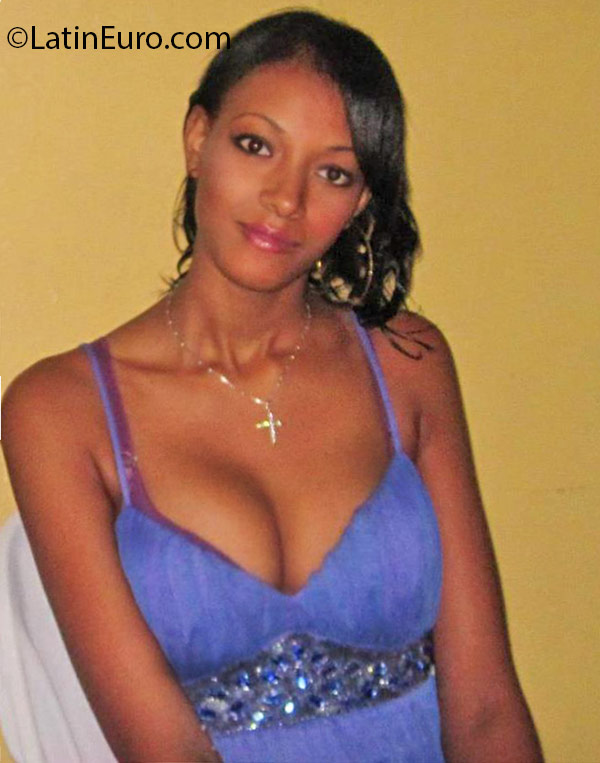 Date this foxy Dominican Republic girl Hermilan from Santo Domingo DO25805