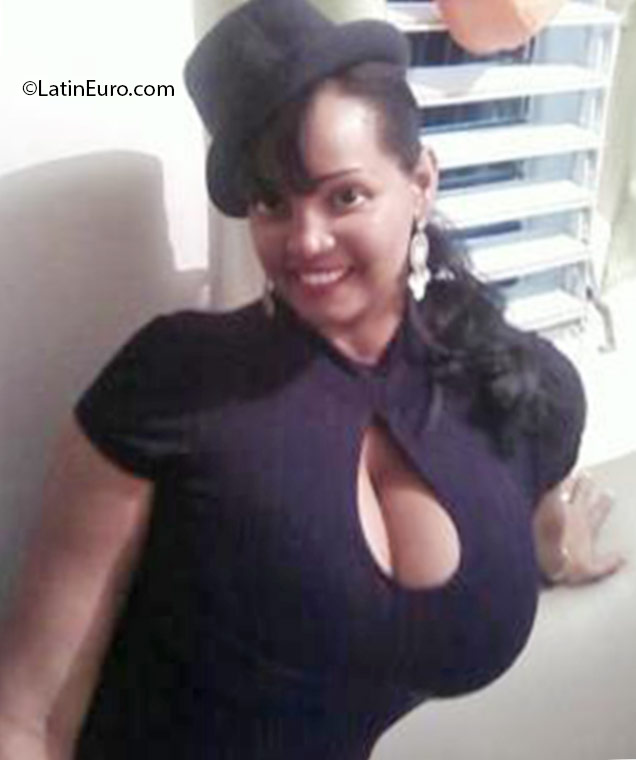 Date this fun Dominican Republic girl Aida from Santiago DO25842
