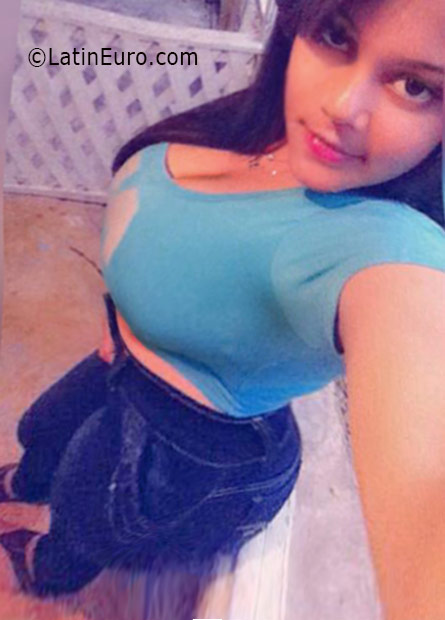 Date this athletic Dominican Republic girl Yokeira from Santiago DO25890