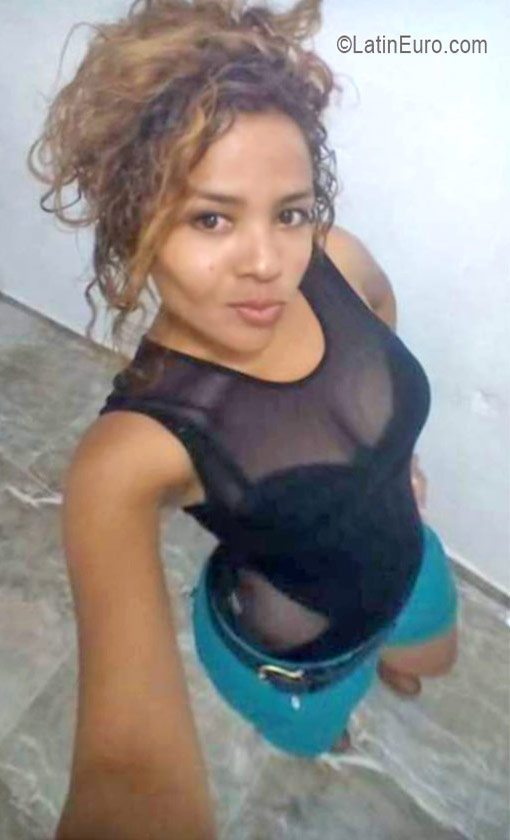 Date this hard body Colombia girl Maricel from Barranquilla CO19111