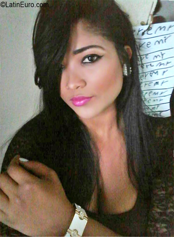 Date this hard body Dominican Republic girl Rosana from Higuey DO26559
