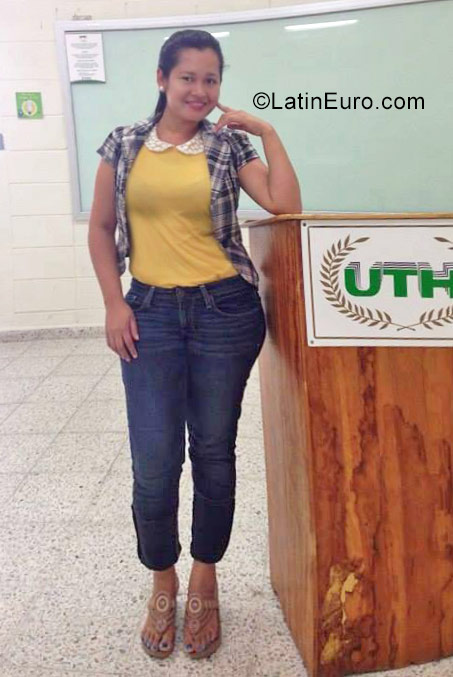 Date this passionate Honduras girl Julieta from Tegucigalpa HN2272