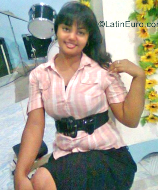Date this happy Honduras girl Marta from Olanchito HN2276