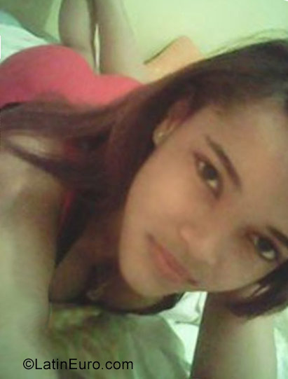 Date this good-looking Dominican Republic girl Claresbel from Santiago DO26923