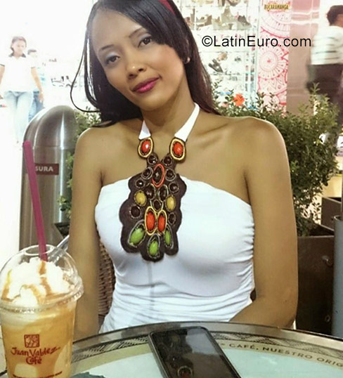 Date this nice looking Colombia girl Ester from Cartagena CO19806