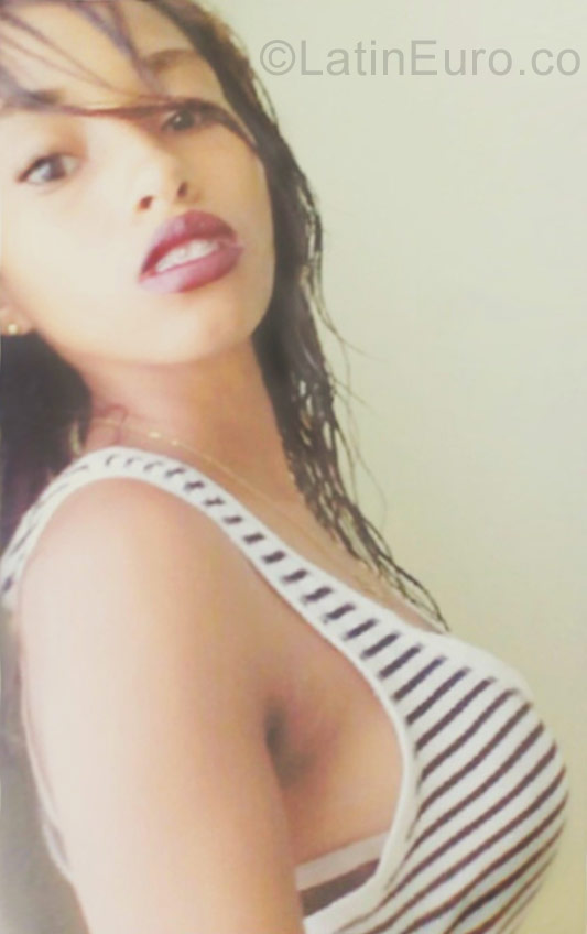 Date this sultry Dominican Republic girl Stefania from Santo Domingo DO27055