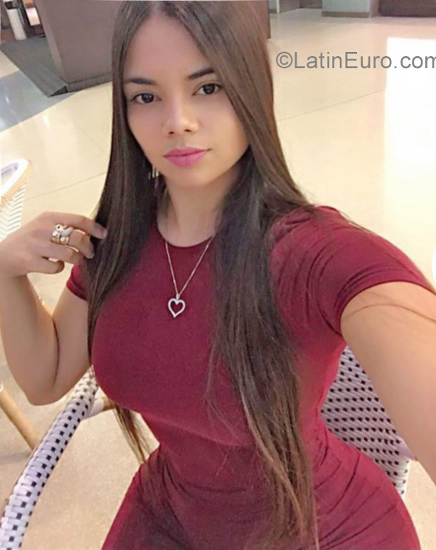 Date this athletic Dominican Republic girl Keyla from Santiago DO27316