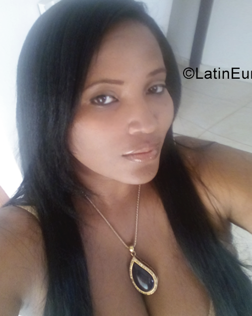 Date this foxy Dominican Republic girl Miguelina from Santiago DO27476