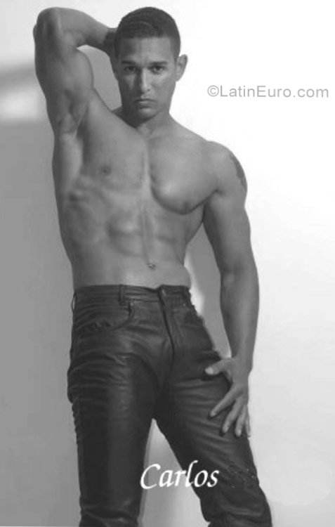Date this gorgeous Dominican Republic man Erick from Santo Domingo DO27597