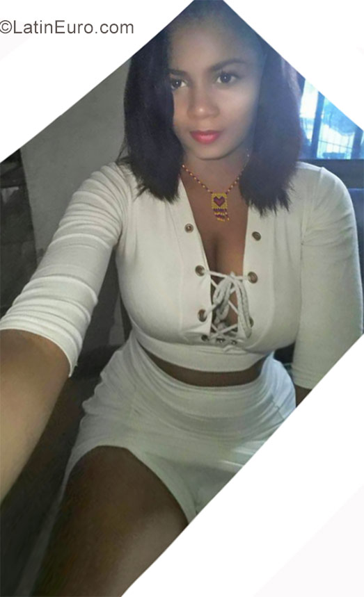 Date this delightful Colombia girl Laura marcela from Buenaventura CO20648