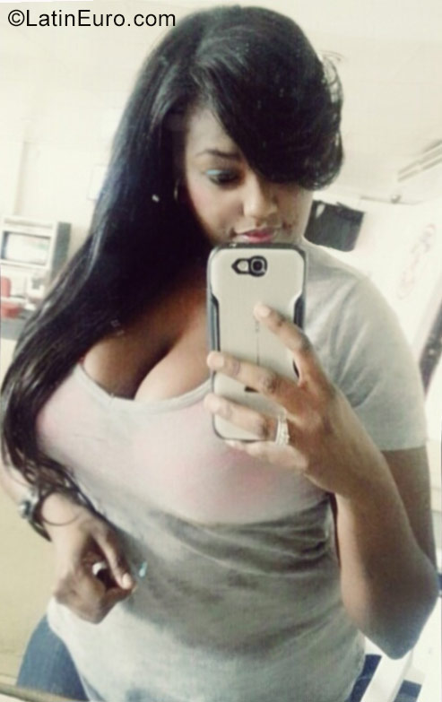 Date this gorgeous Dominican Republic girl Luz from Santo Domingo DO27863