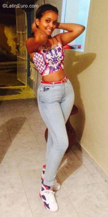 Date this sultry Dominican Republic girl Teany from Santo Domingo DO28480