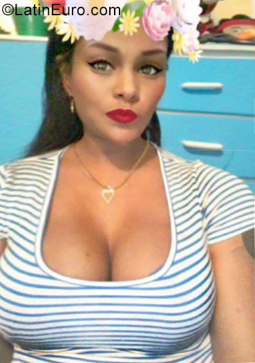Date this nice looking Dominican Republic girl Carla from Santo Domingo DO28501