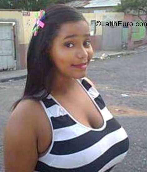 Date this hot Dominican Republic girl Katerine from Santiago DO28615