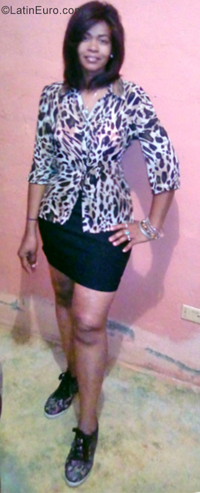 Date this georgeous Dominican Republic girl Sunida from Santo Domingo DO28649