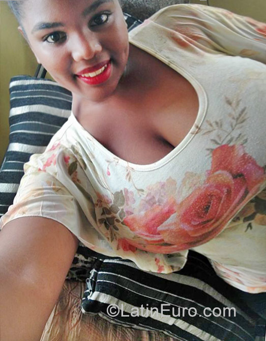 Date this passionate Dominican Republic girl Aura from Santo Domingo DO29110