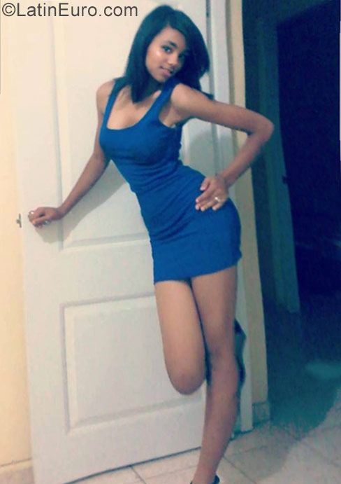 Date this funny Dominican Republic girl Deriana from Santiago DO29425