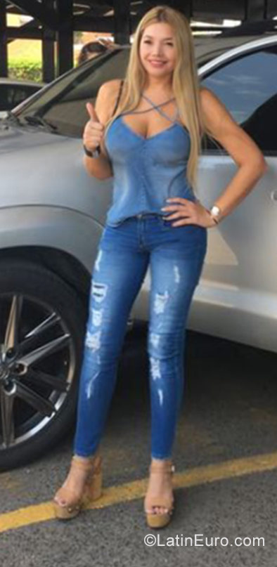 Date this delightful Colombia girl Viviana from Barranquilla CO22027