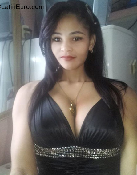 Date this delightful Dominican Republic girl Yubery from Santiago DO29715