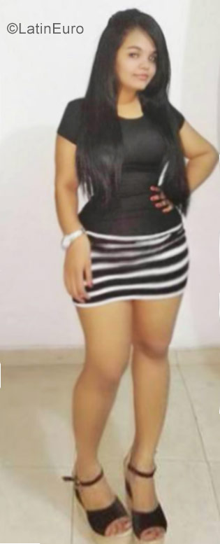 Date this foxy Colombia girl Alison from Barranquilla CO22095