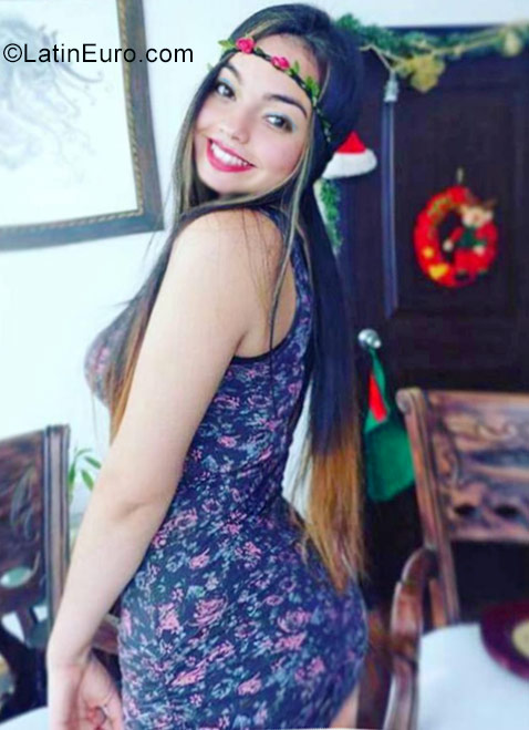 Date this georgeous Colombia girl Valentina from Medellin CO22369