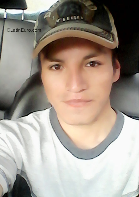 Date this young Peru man Gustavo from Lima PE1176